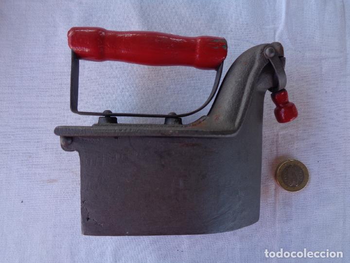 Antig&uuml;edades: PEQUE&Ntilde;A PLANCHA DE CHIMENEA MARCA ALBA. ORIGINAL. - Foto 6