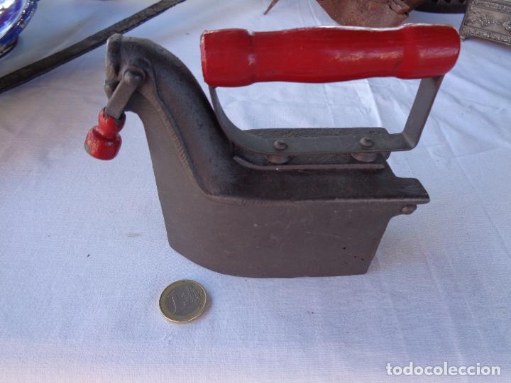 Antig&uuml;edades: PEQUE&Ntilde;A PLANCHA DE CHIMENEA MARCA ALBA. ORIGINAL. - Foto 7