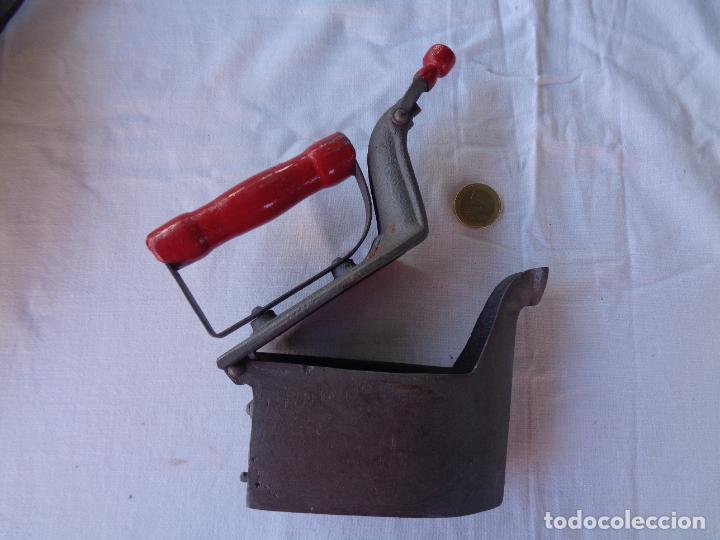 Antig&uuml;edades: PEQUE&Ntilde;A PLANCHA DE CHIMENEA MARCA ALBA. ORIGINAL. - Foto 1