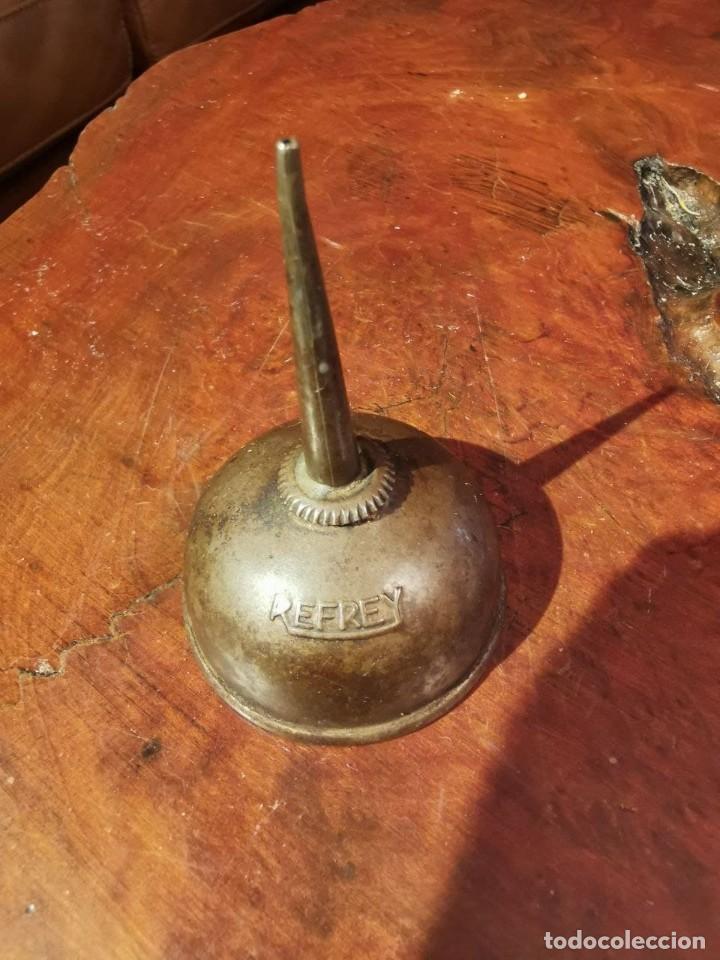 Antig&uuml;edades: ACEITERA DE MAQUINA DE COSER REFLEY - Foto 1