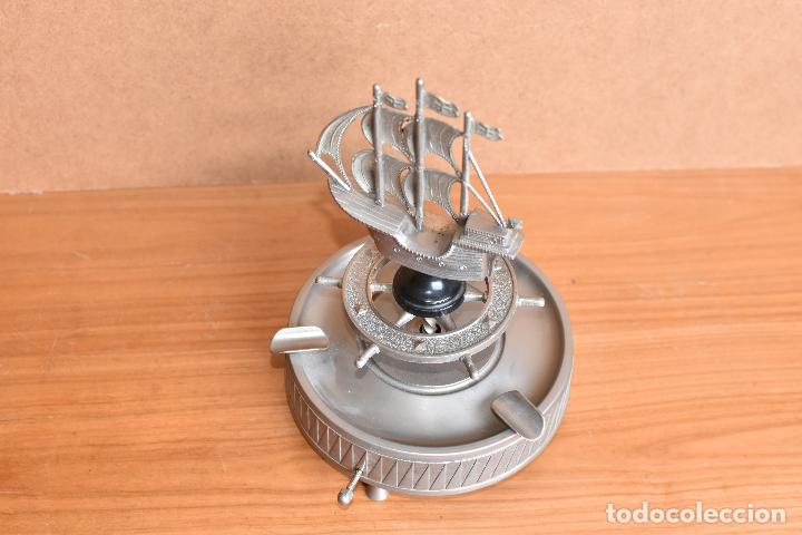 Antig&uuml;edades: CENICERO CON CAJA DE MUSICA FUNCIONANDO - Foto 2