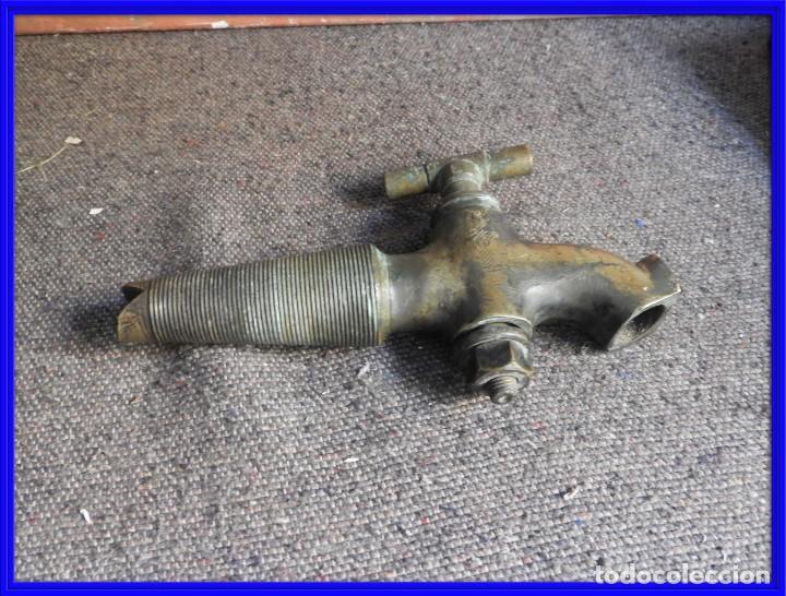 Antig&uuml;edades: ANTIGUO GRIFO DE UNA FUENTE DE BRONCE - Foto 1