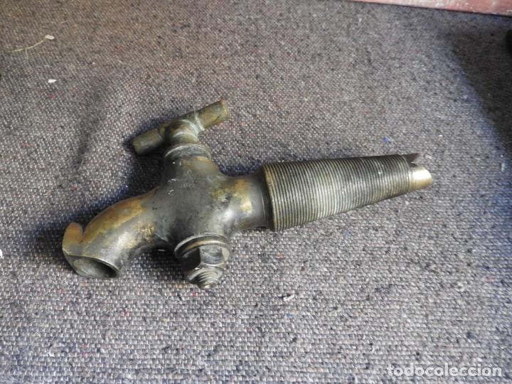 Antig&uuml;edades: ANTIGUO GRIFO DE UNA FUENTE DE BRONCE - Foto 3