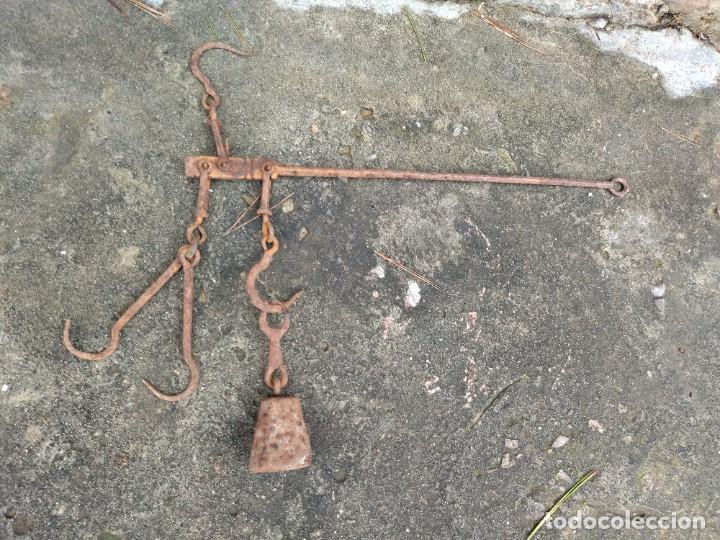 Antig&uuml;edades: Antigua b&aacute;scula balanza romana - Foto 2