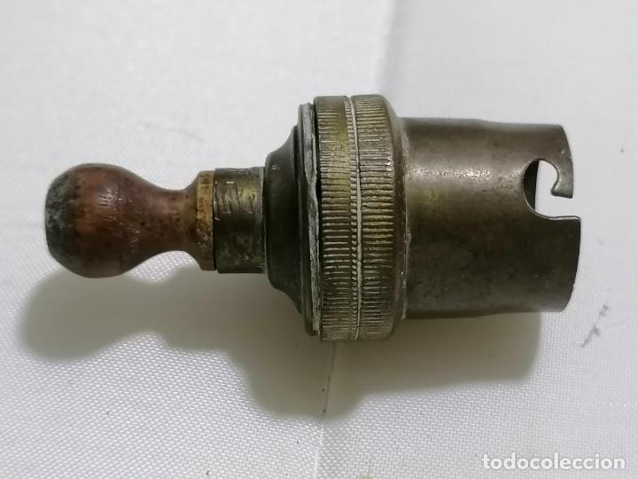 antiguo casquillo de bombilla con enchufe (593) - Buy Vintage lamps and  lighting on todocoleccion