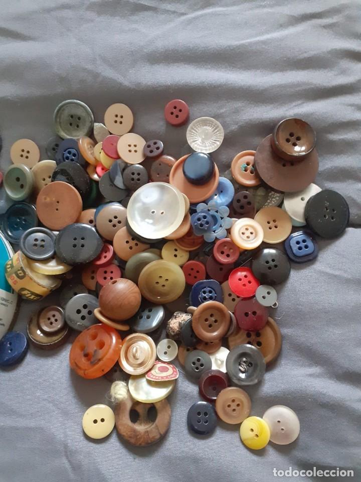 Antig&uuml;edades: Lote de 180 botones antiguos - Foto 2