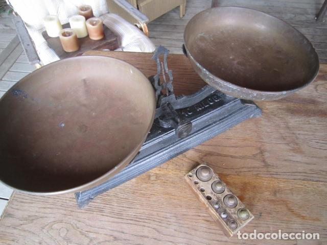 Antig&uuml;edades: Balanzas antiguas con pesas - Foto 1