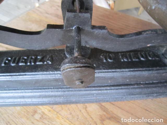 Antig&uuml;edades: Balanzas antiguas con pesas - Foto 2