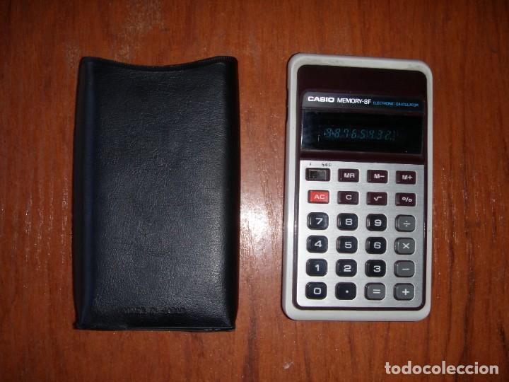 Antig&uuml;edades: CALCULADORA CASIO MEMORY 8F MEMORY-8F COLOR ROJO BURDEOS - Foto 1