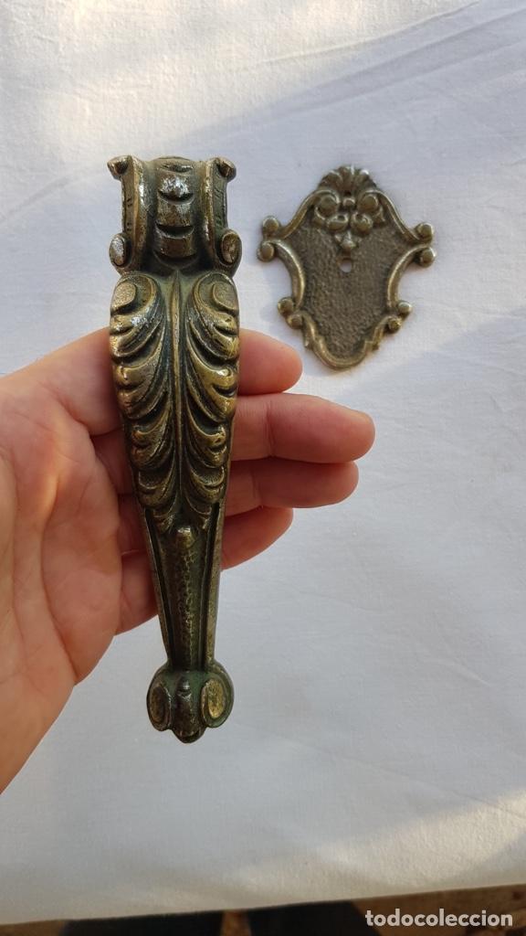 dos tiradores antiguos de bronce en forma de bo - Compra venta en  todocoleccion