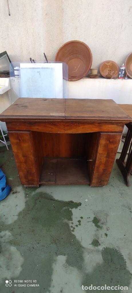 Antig&uuml;edades: maquina de coser con mueble sigma - Foto 1