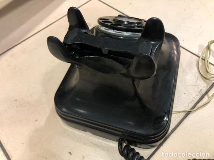 Tel&eacute;fonos: Tel&eacute;fono de mesa antiguo de baquelita - Foto 2