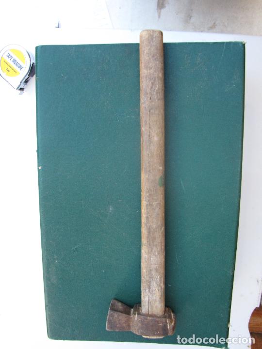 Antig&uuml;edades: 27.- Martillo de hierro forjado. - Foto 2