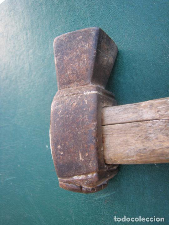 Antig&uuml;edades: 27.- Martillo de hierro forjado. - Foto 3
