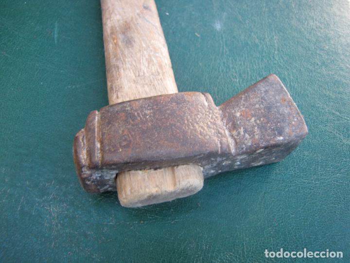 Antig&uuml;edades: 27.- Martillo de hierro forjado. - Foto 1