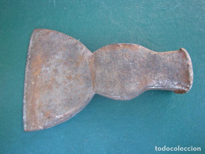 Antig&uuml;edades: 27.- Hacha de Herrer&iacute;a. Para mango de hierro - Foto 1