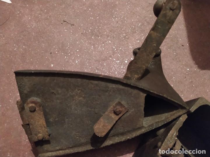 Antig&uuml;edades: Antigua plancha de carb&oacute;n - Foto 4