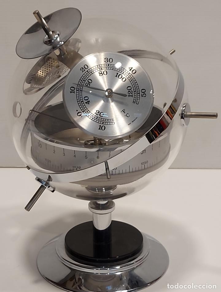 Estación Meteorológica Analógica De Blanco Vintage Latón TFA 2020475B Sputnik Retro 