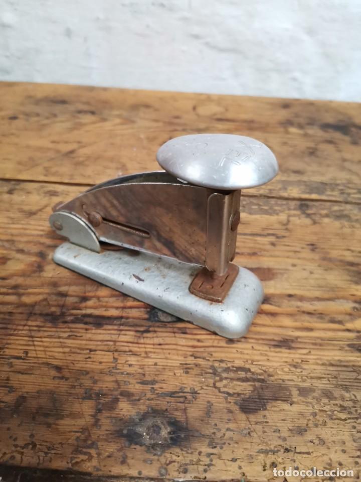 Antig&uuml;edades: Grapadora antigua Rexel con grapas - Foto 1