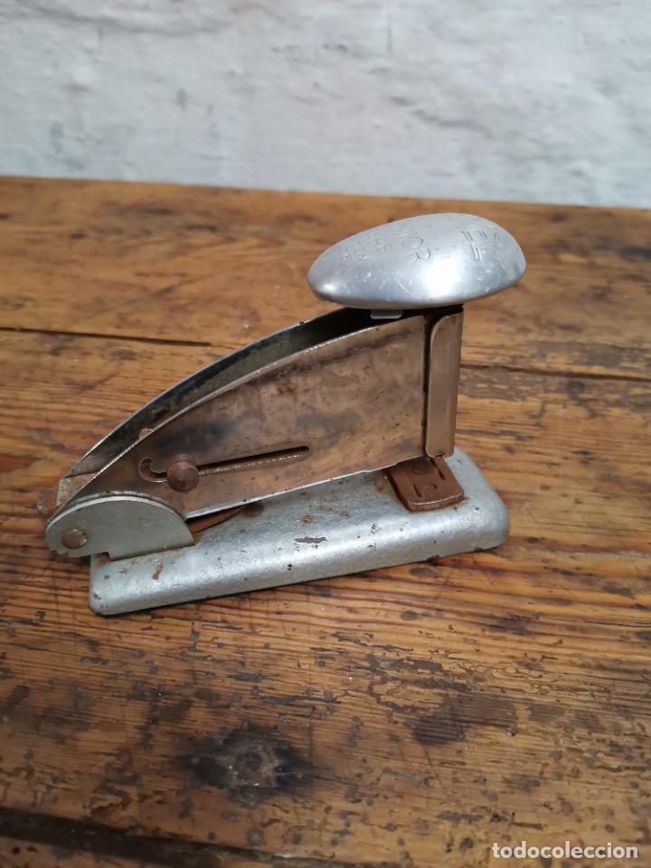 Antig&uuml;edades: Grapadora antigua Rexel con grapas - Foto 4