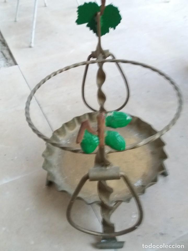Antig&uuml;edades: Macetero de forja, realizado a mano - Foto 1