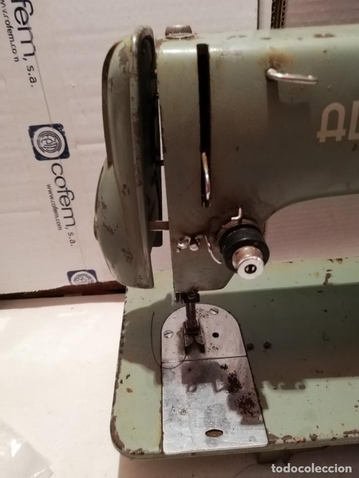 Antigüedades: Maquina de coser alfa 102-300 - Foto 4 - 304635738