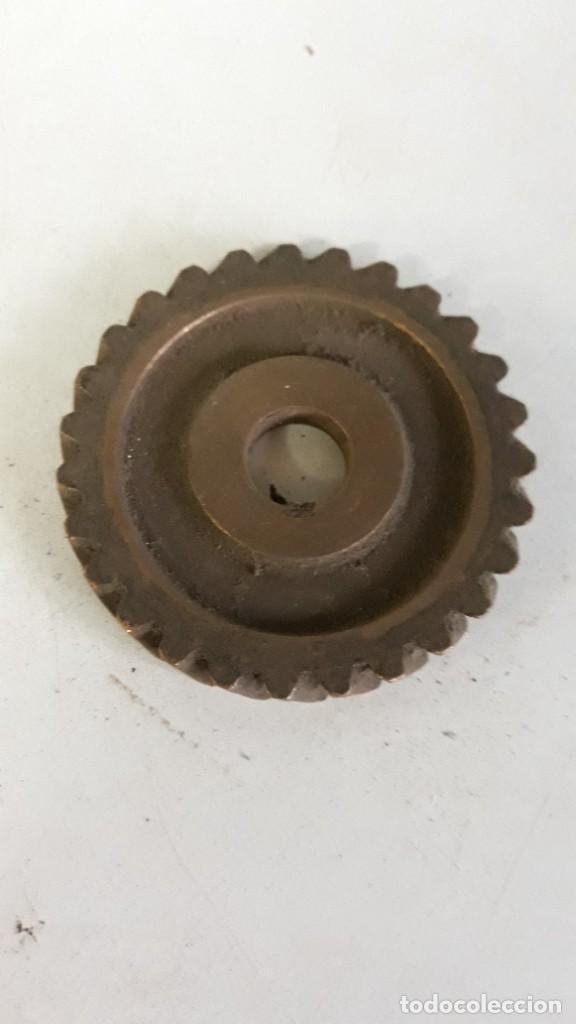 Antig&uuml;edades: Rueda dentada de bronce Essa rapid. 51 mm diametro. - Foto 3