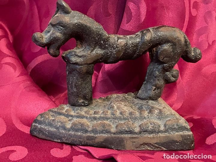 Antig&uuml;edades: Plancha antigua zoomorfa forma caballo - Foto 2