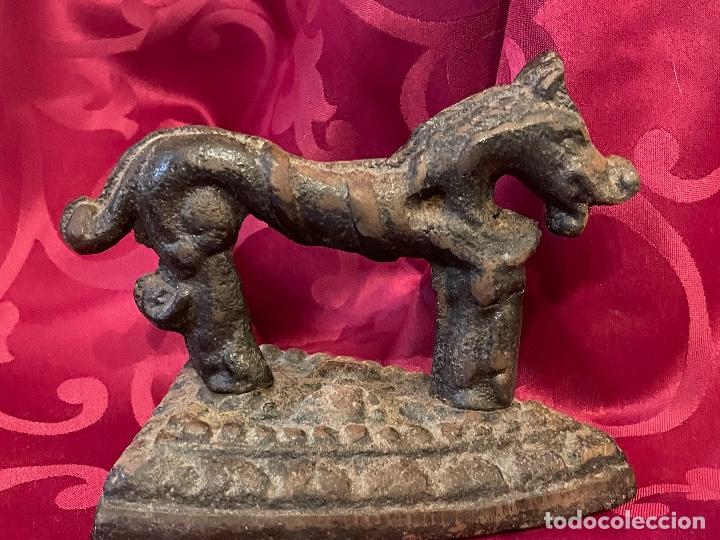 Antig&uuml;edades: Plancha antigua zoomorfa forma caballo - Foto 3