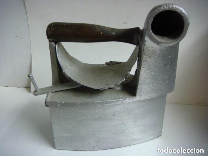 Antig&uuml;edades: PLANCHA DE CARBON DE HIERRO-(&) - Foto 1