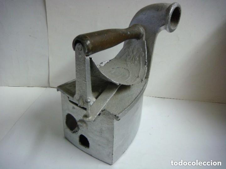 Antig&uuml;edades: PLANCHA DE CARBON DE HIERRO-(&) - Foto 3