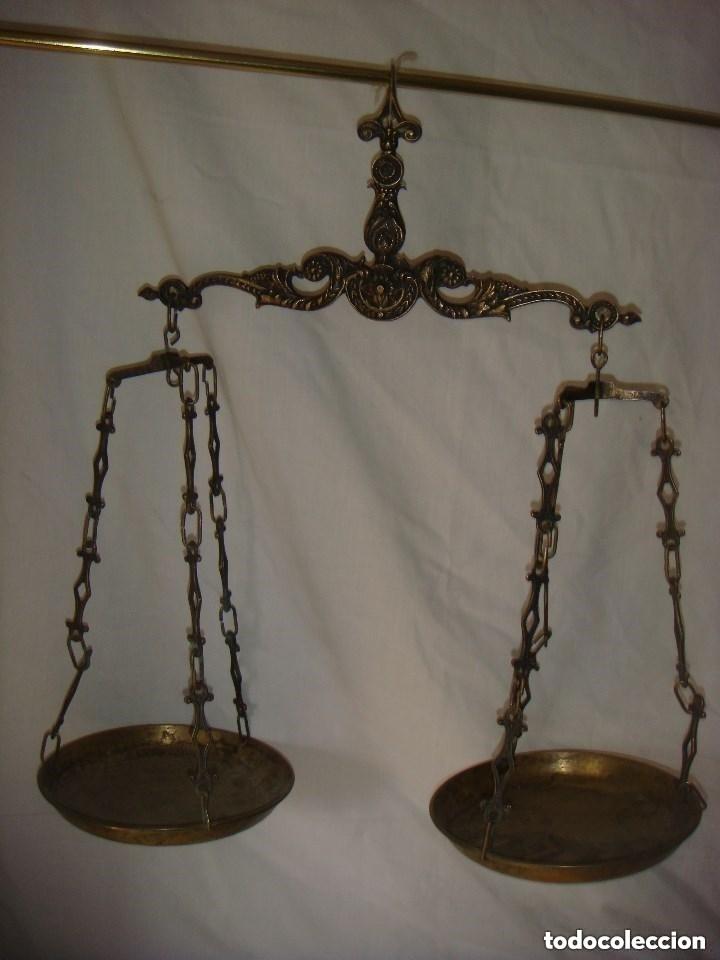 Antig&uuml;edades: BASCULA CON 2 PLATILLOS EN BRONCE ANTIGUA-(&) - Foto 1