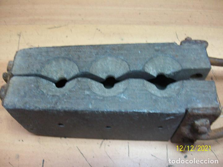 Antig&uuml;edades: MOLDE PARA HACER PLOMADAS - Foto 2