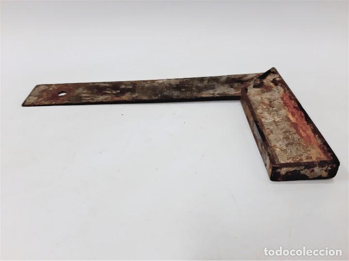 Antig&uuml;edades: Herramienta de &aacute;ngulo recto primitiva vintage, carpinteros de madera, constructores - Foto 3