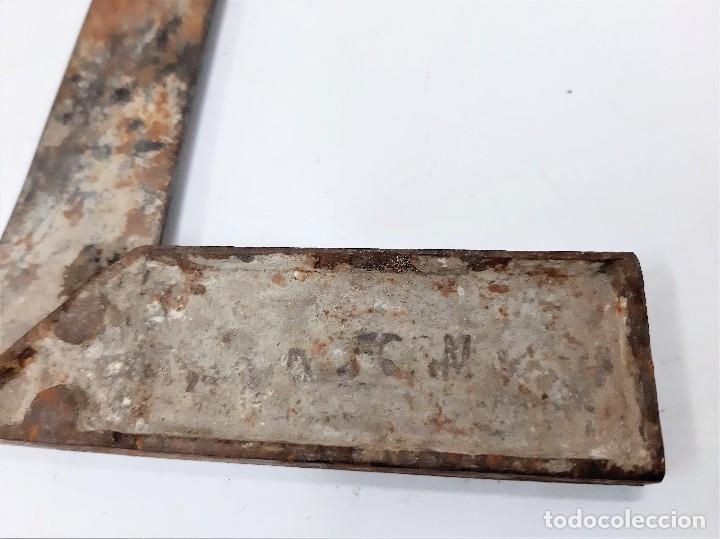 Antig&uuml;edades: Herramienta de &aacute;ngulo recto primitiva vintage, carpinteros de madera, constructores - Foto 4