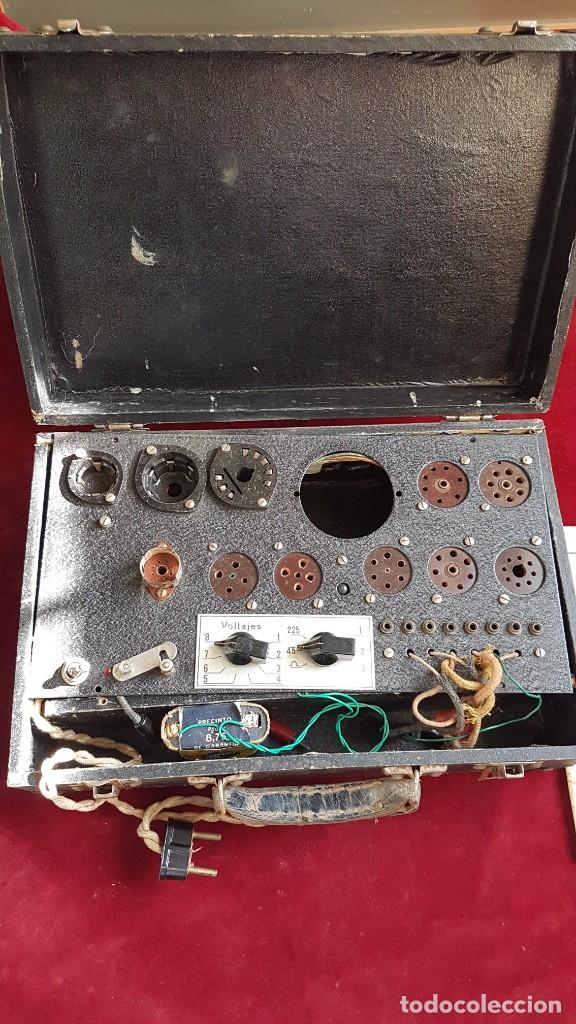 Antig&uuml;edades: Tabla comprobador de lamparas radio con manual - Foto 2