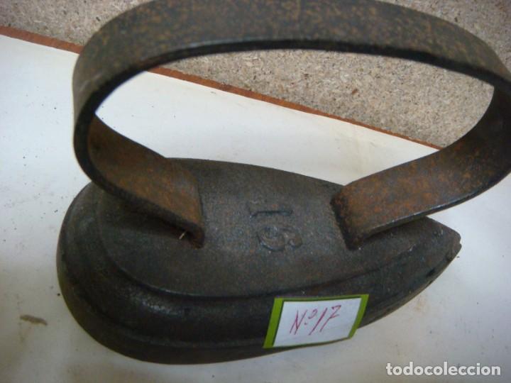 Antig&uuml;edades: PLANCHA DE HIERRO ANTIGUA-N&ordm;-17-(&) - Foto 2