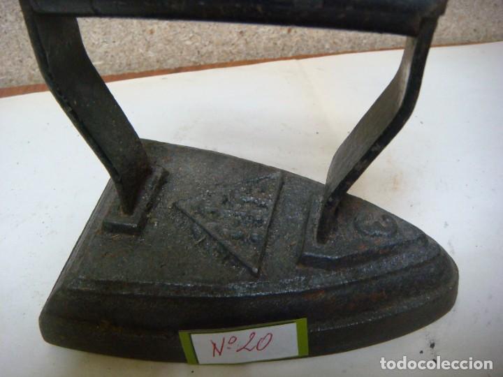 Antig&uuml;edades: PLANCHA DE HIERRO ANTIGUA-N&ordm;-20-(&) - Foto 2