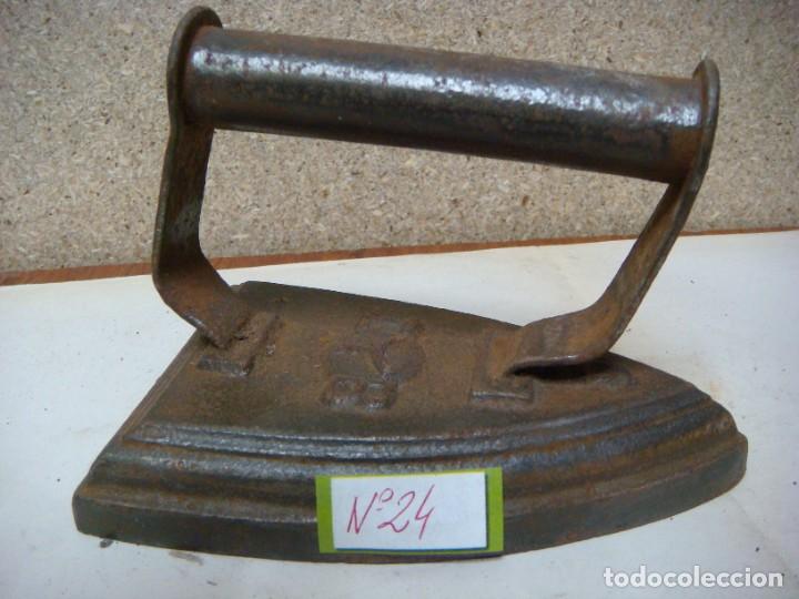 Antig&uuml;edades: PLANCHA DE HIERRO ANTIGUA-N&ordm;-24-(&) - Foto 1