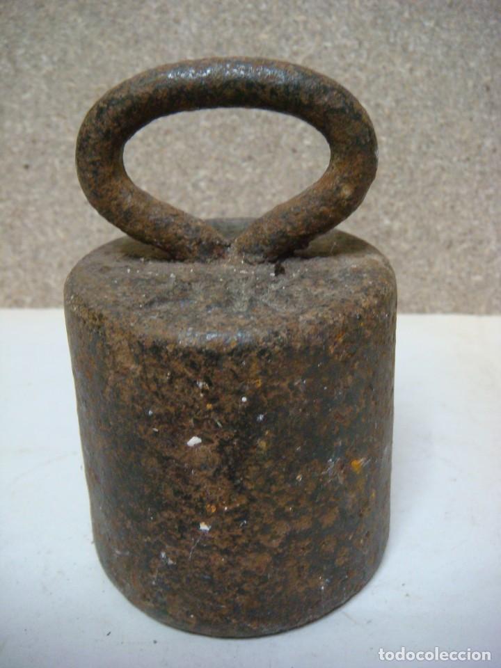 Antig&uuml;edades: PESA DE HIERRO DE 2 KILOS-(&) - Foto 1