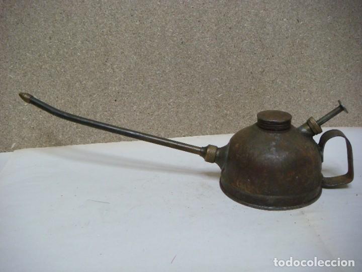 Antig&uuml;edades: ACEITERA ANTIGUA DE HIERRO-(&) - Foto 1