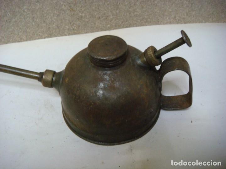 Antig&uuml;edades: ACEITERA ANTIGUA DE HIERRO-(&) - Foto 2