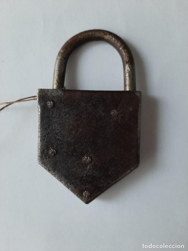 Antig&uuml;edades: CANDADO MUY ANTIGUO. CON LLAVE. FUNCIONA - Foto 4