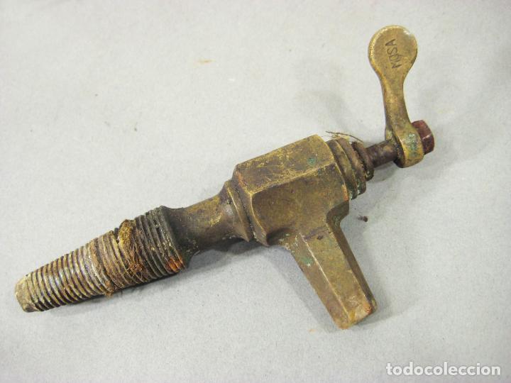 Antig&uuml;edades: ANTIGUO GRIFO O PITA DE LAT&Oacute;N - Foto 2