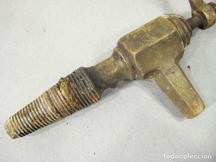 Antig&uuml;edades: ANTIGUO GRIFO O PITA DE LAT&Oacute;N - Foto 5