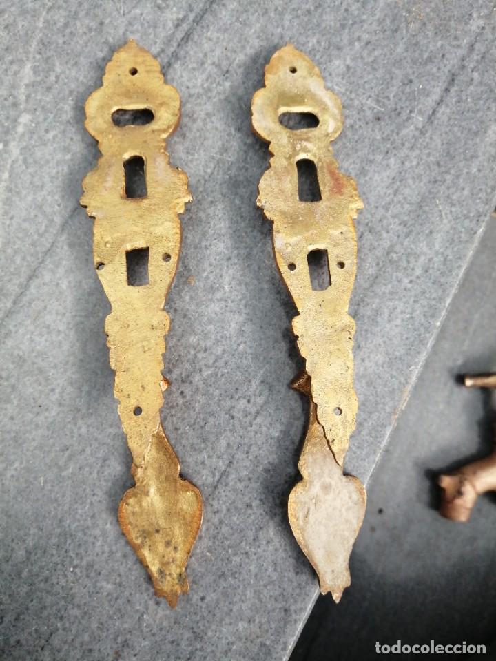 Antig&uuml;edades: 2 Tiradores de bronce para caj&oacute;n mueble - Foto 2