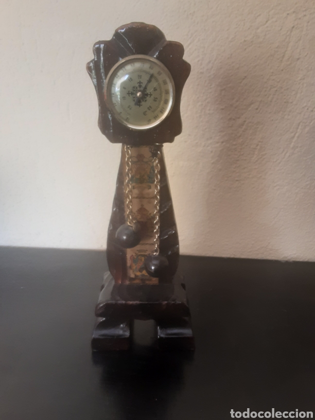 Antig&uuml;edades: Antiguo term&oacute;metro con forma de reloj de p&eacute;ndulo - Foto 1