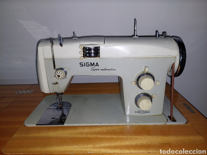 Antig&uuml;edades: M&aacute;quina de coser Singer (con mueble) - Foto 2