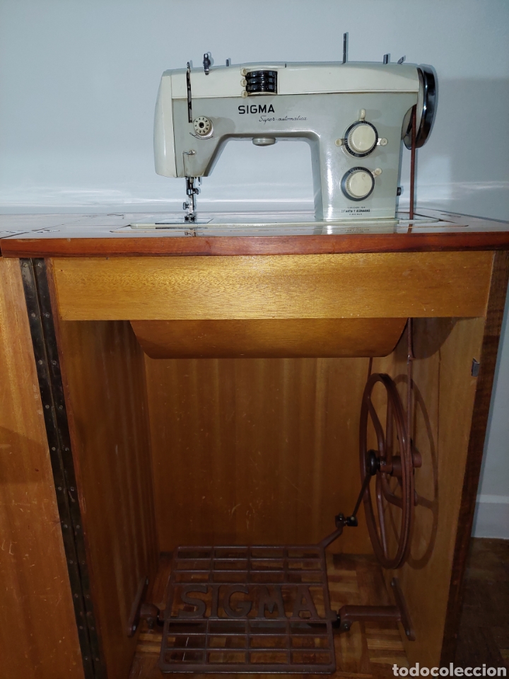 Antig&uuml;edades: M&aacute;quina de coser Singer (con mueble) - Foto 3