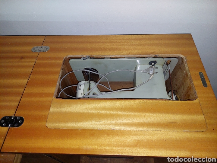 Antig&uuml;edades: M&aacute;quina de coser Singer (con mueble) - Foto 4
